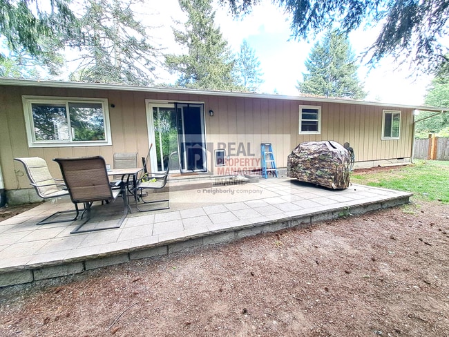 Building Photo - Wonderful 3 Bedroom, 1 Bath With Garage an...