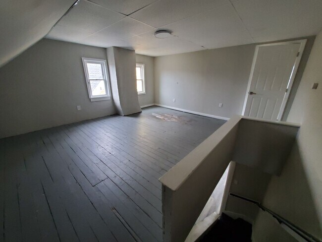 Building Photo - 825 N Clewell St