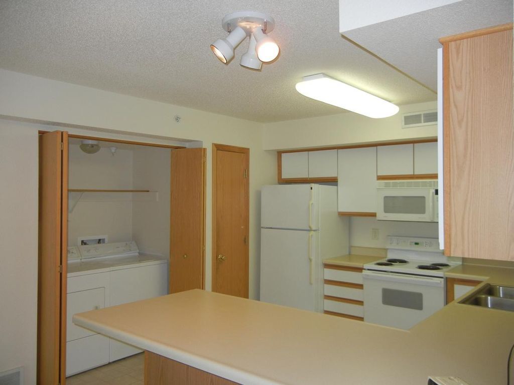 Building Photo - 2861 Coral Ct