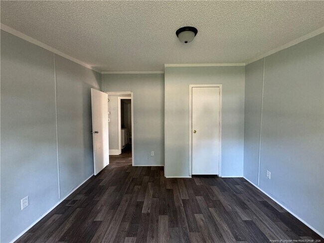 Building Photo - 511 Inverary Dr