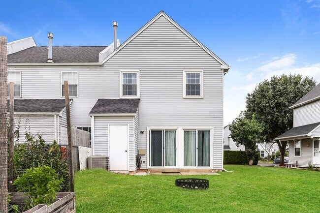 Building Photo - 1515 Russett Dr