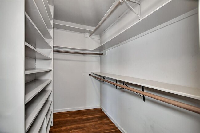 Building Photo - 25802 Maplewood Dr