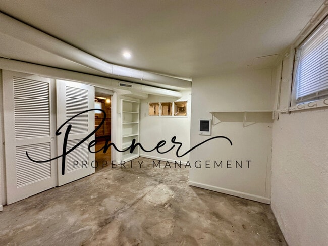 Building Photo - 9623 E 9th St S