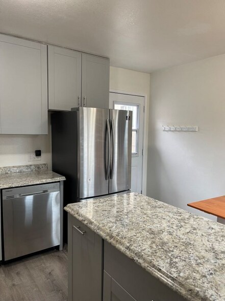 Building Photo - 1530 Drexel Dr