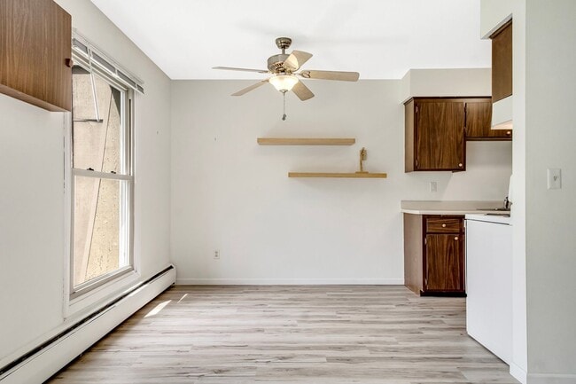 Building Photo - 1 Bedroom, 1 Bath open floor plan close to...