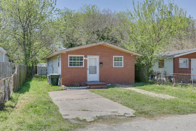 Primary Photo - 14 Hopkins St