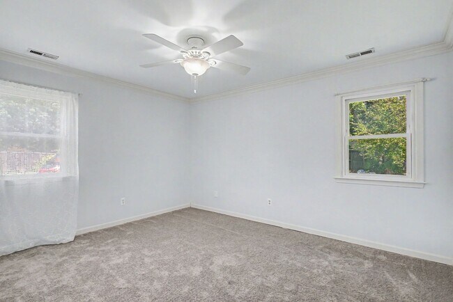 Building Photo - Updated 3-Bedroom Ranch with Fenced Yard!