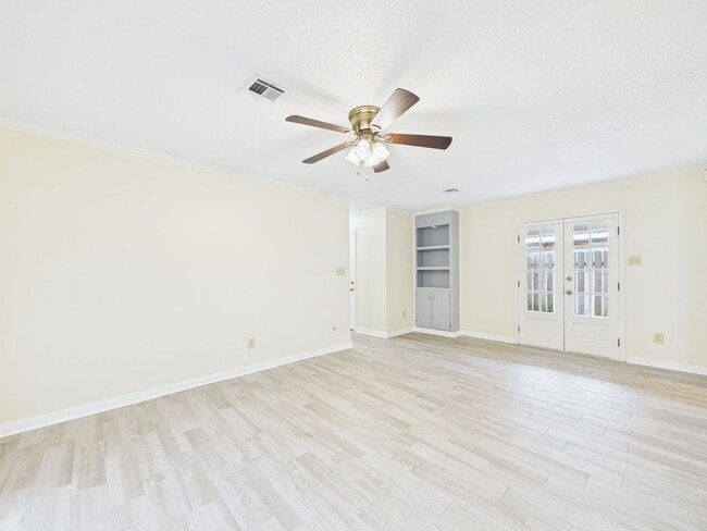 Building Photo - AVAILABLE NOW! 2 Bedroom 2 Bathroom