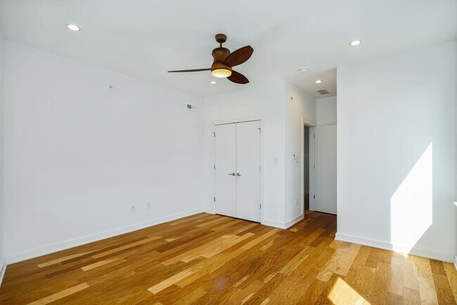Building Photo - Stunning 4-Bedroom Townhouse with Garage and Rooftop Deck! Available late May!