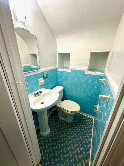 Building Photo - 821 W 39th St