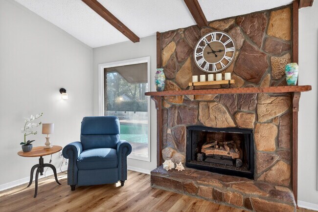 Building Photo - 5 Dorchester Ct