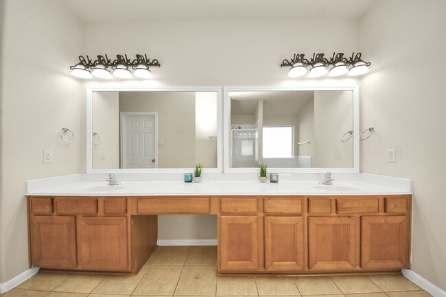 Building Photo - 12506 Short Springs Dr