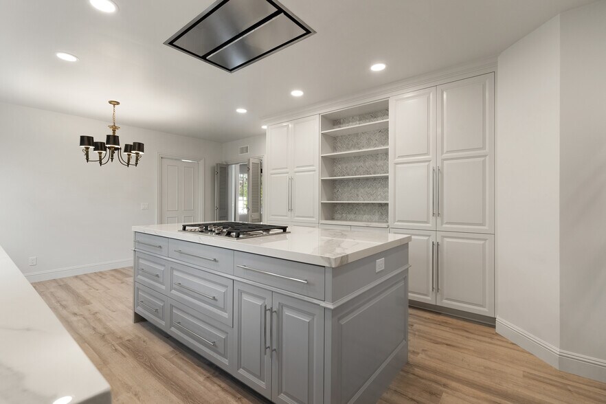 Building Photo - 519 N Rexford Dr