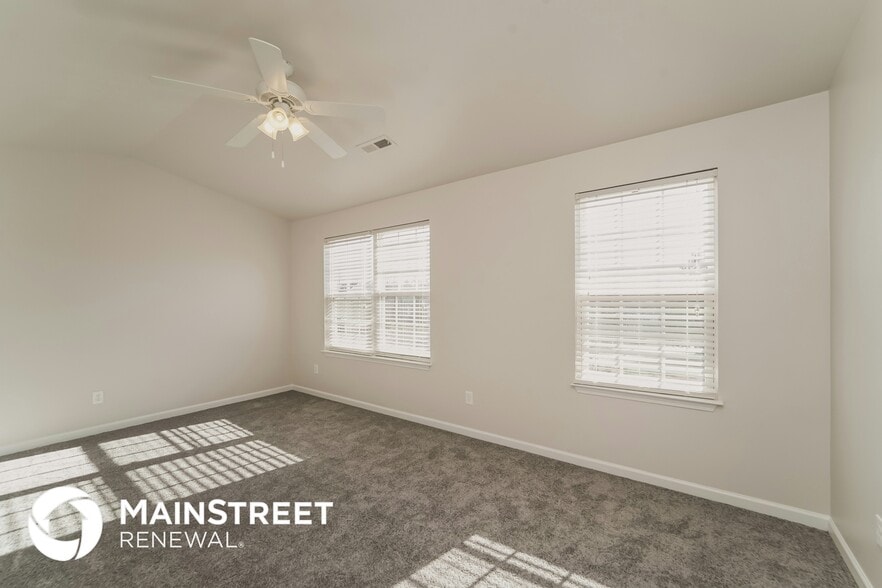 Building Photo - 13835 Circle Dr