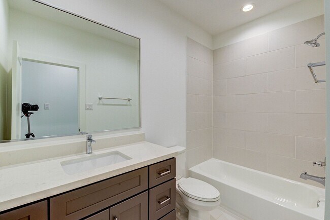 Building Photo - Modern luxury home in well established inn...