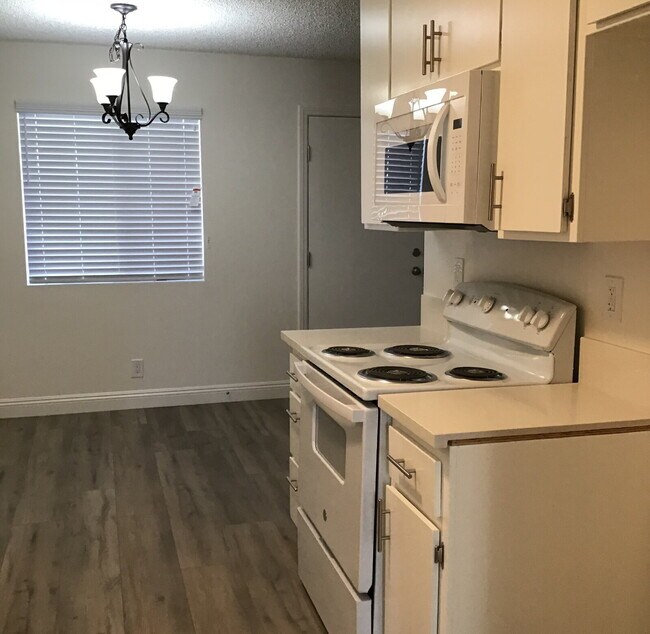 Building Photo - "Charming 1-Bedroom Retreat with Spacious Living in Lancaster – 800 Sq. Ft. of Comfort!"