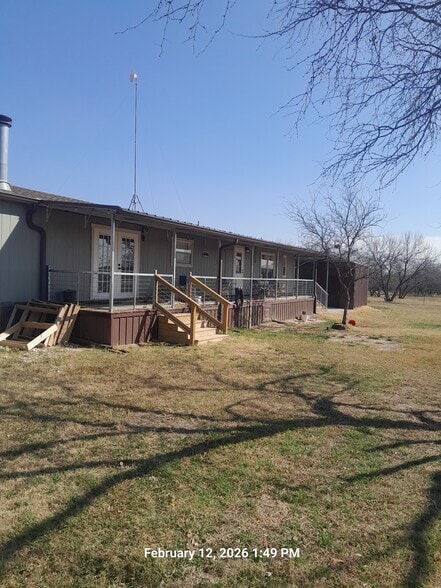 Building Photo - 404 W Old Axtell Rd