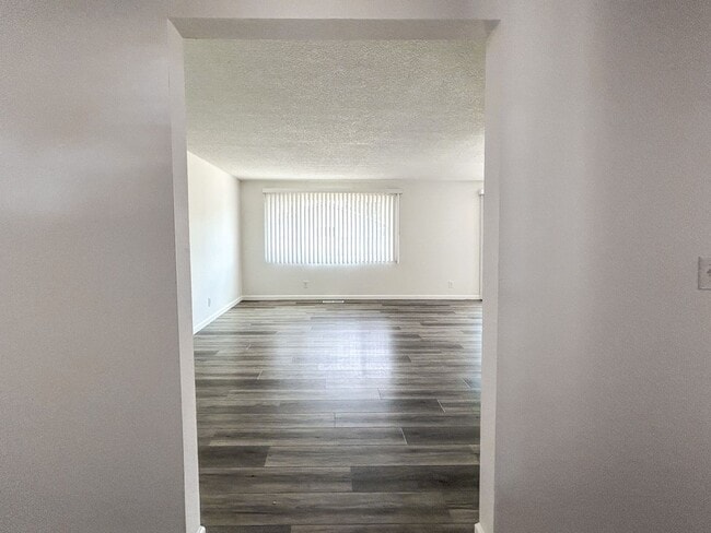 Building Photo - 1488 Warbler Dr SE