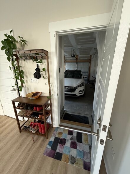 Building Photo - 219 S Bruns Ave