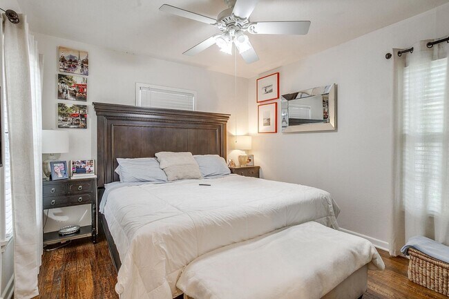 Building Photo - Classic 4 Bed, 2 Bath Home in the Heart of...