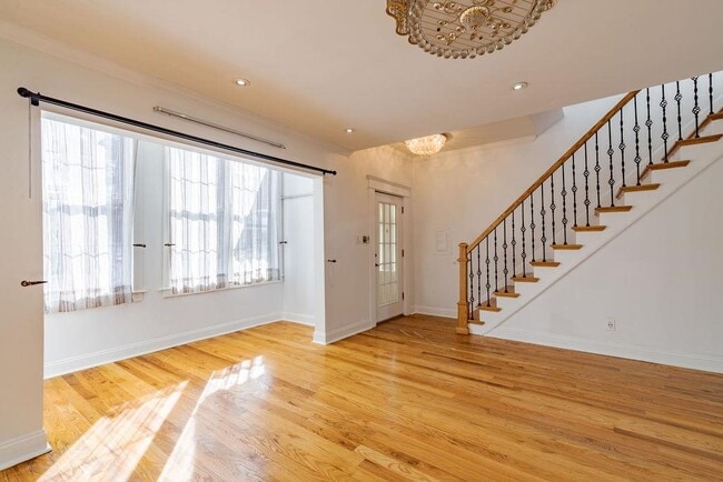 Building Photo - 179 Hobart Ave