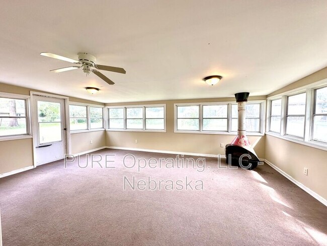 Building Photo - 5851 S 51st St