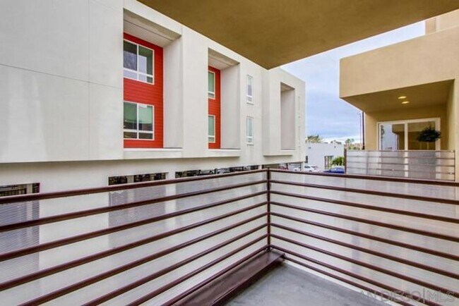 Building Photo - 2 Bed, 1.5 Bath Stunning, Gated Tri-Level ...