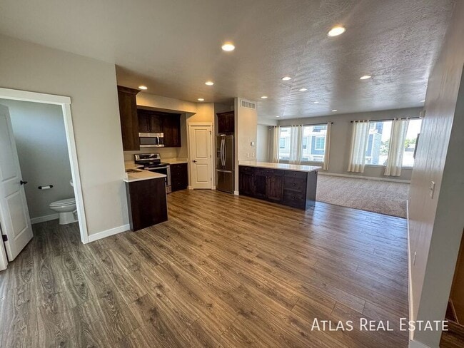 Building Photo - 2530 W Knights Ln