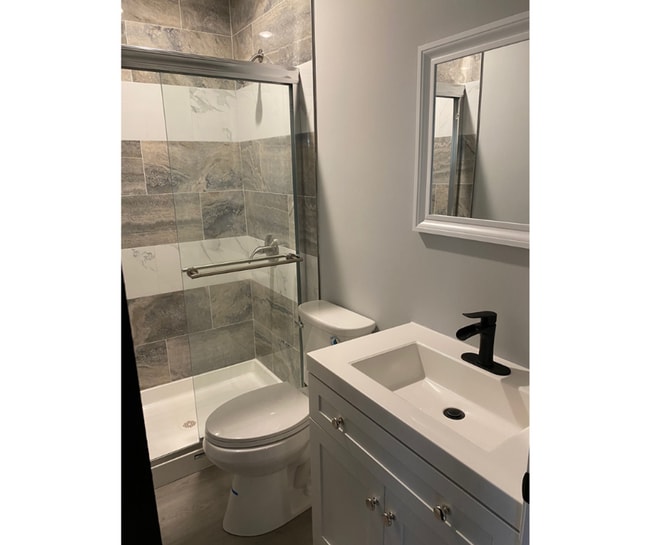 Building Photo - 4319 Kenwood Ave