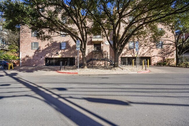 Building Photo - 2401 Leon St