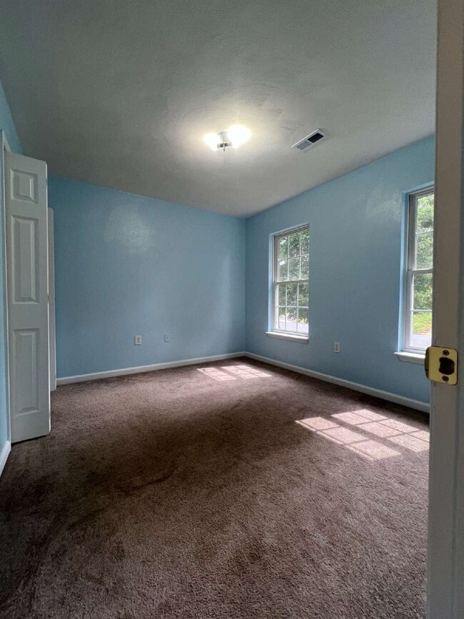 Building Photo - 3 Bdrm / 2.5 Bath House Available Now!!! N...