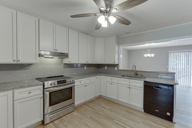 Building Photo - 1813 Rambling Woods Dr NW
