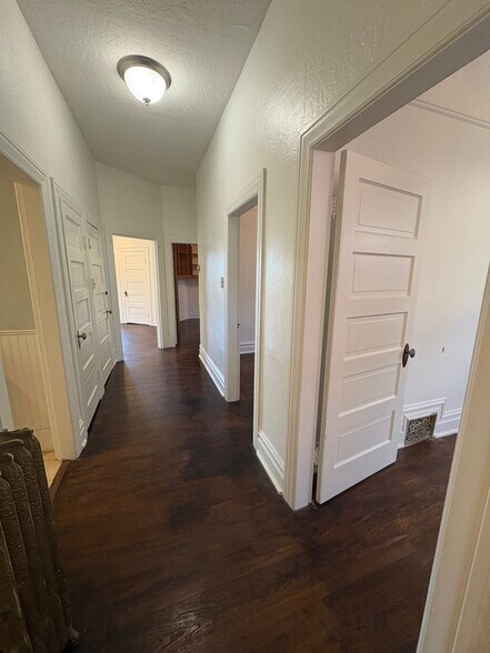 Building Photo - 859 S 900 E