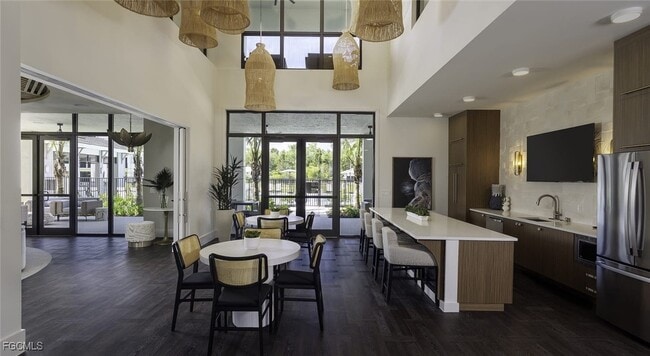 Building Photo - 7301 Lake Bank Lp