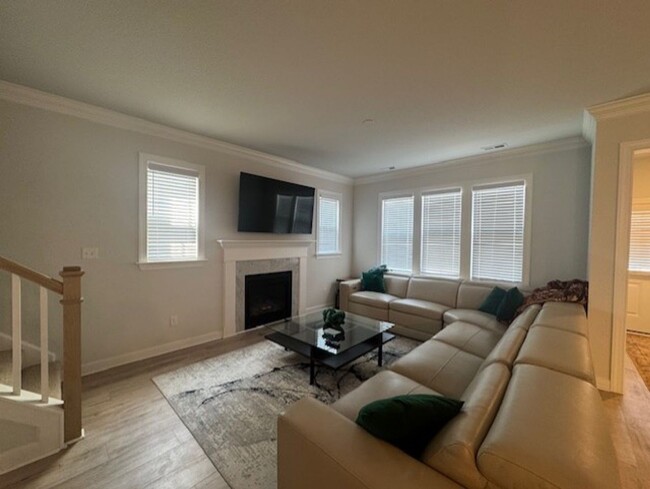 Building Photo - Immaculate Four Bedroom Home in Joliff Lan...