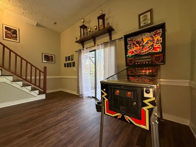 Building Photo - 505 Westbrook Dr