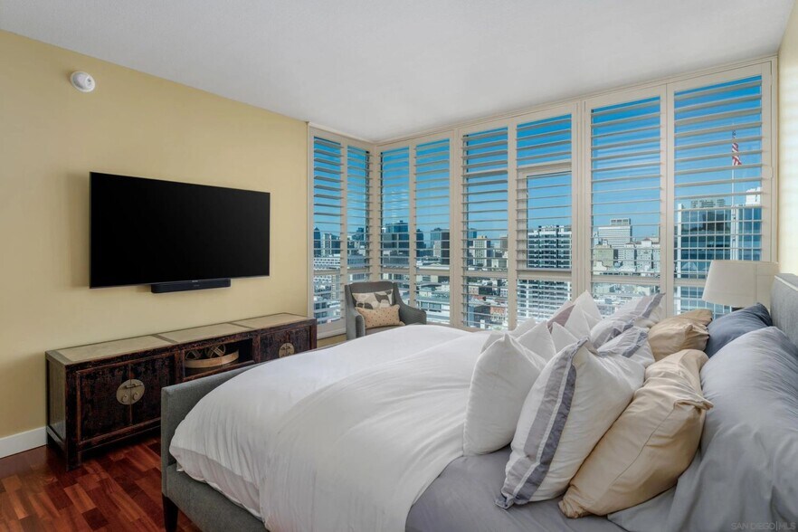 Building Photo - 325 Seventh Ave