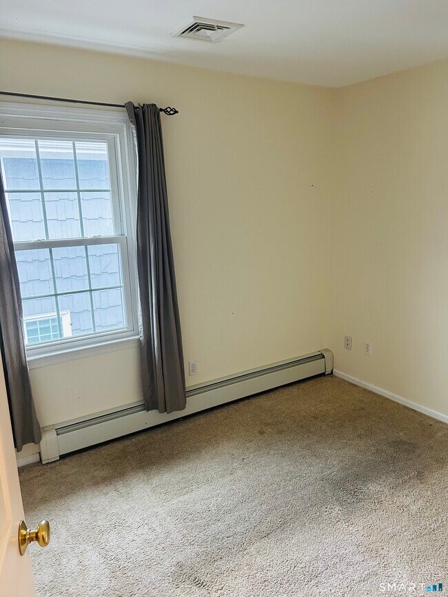 Building Photo - 82 Sunrise Ave