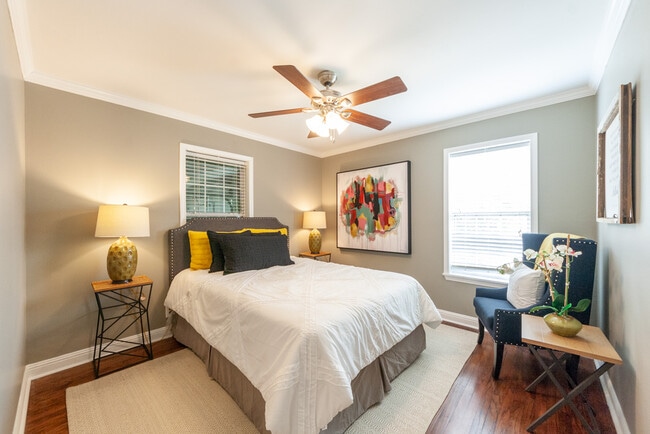 Building Photo - 833 Grove St