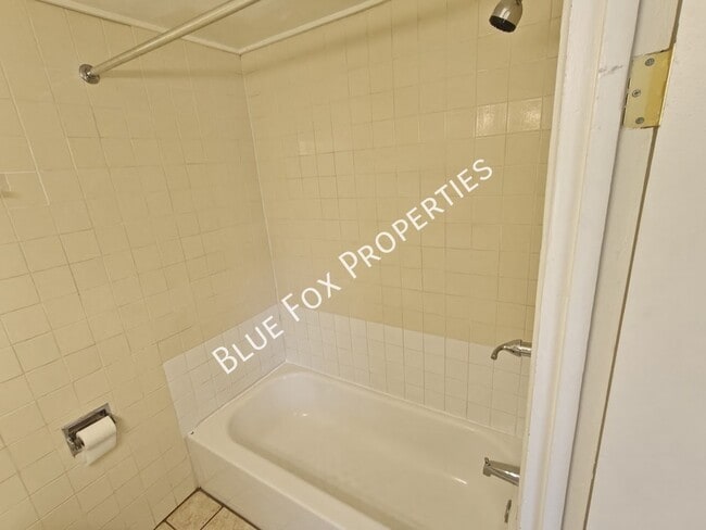 Building Photo - 3020 N Park Ave