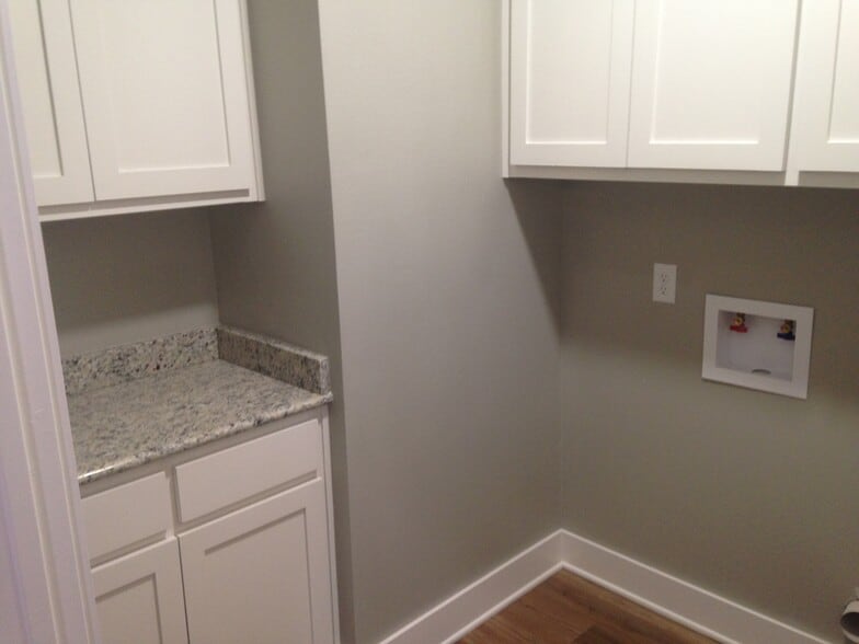 laundry room - 308 Candlewood Cir