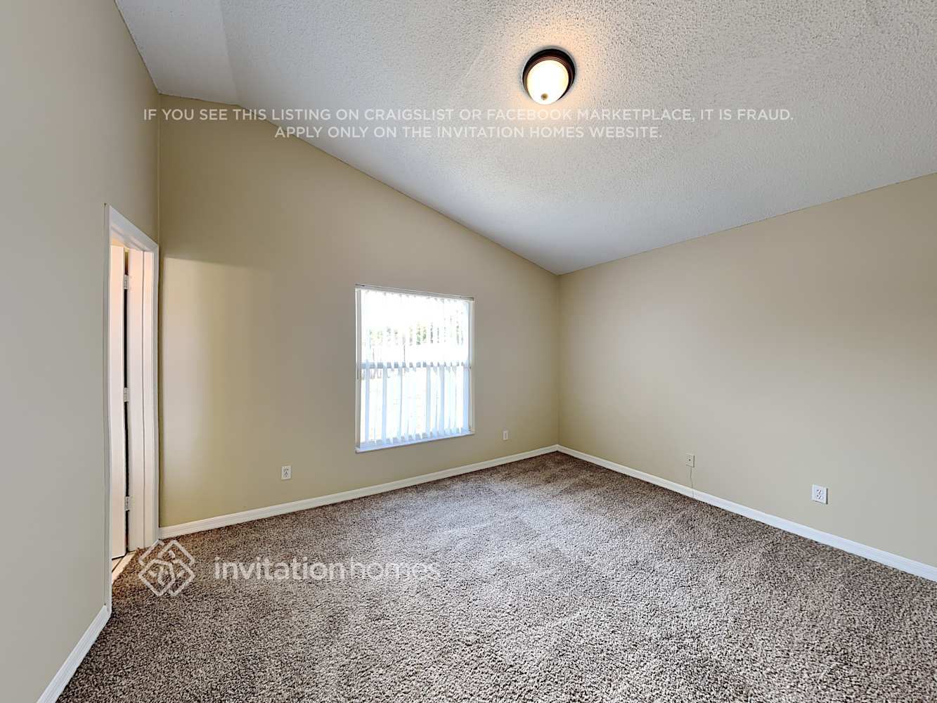 Building Photo - 9624 Hollyhill Dr