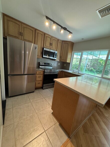 Kitchen - 15190 Penasquitos Dr