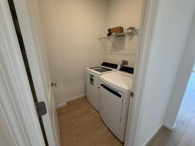 Building Photo - 4371 Vibernum Ave