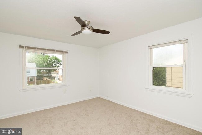 Building Photo - 5715 Fenwick Dr