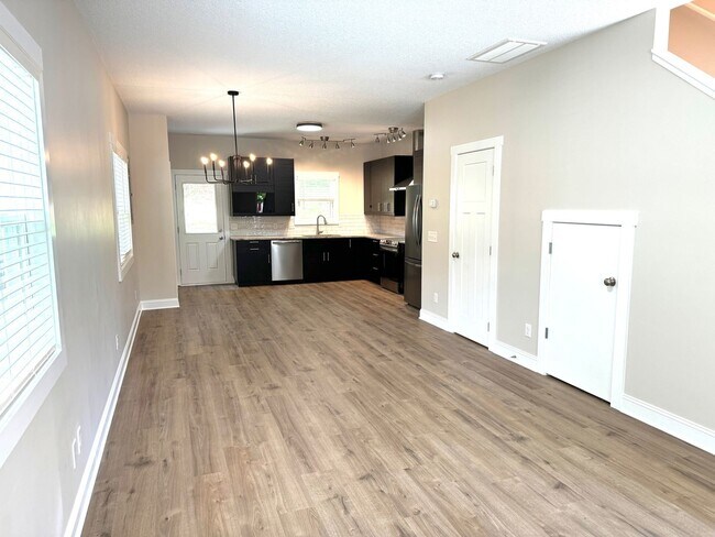 Building Photo - West AVL - Modern, 2-Bedroom Townhome