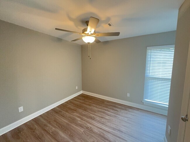 Building Photo - 263 Chartleigh Cir