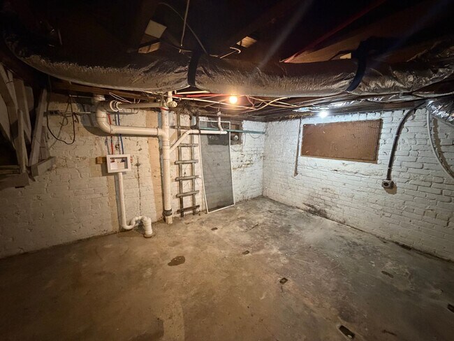 Building Photo - Beautifully Renovated 4bdrm/1.5bth Home Located in Richmond's Northside!!