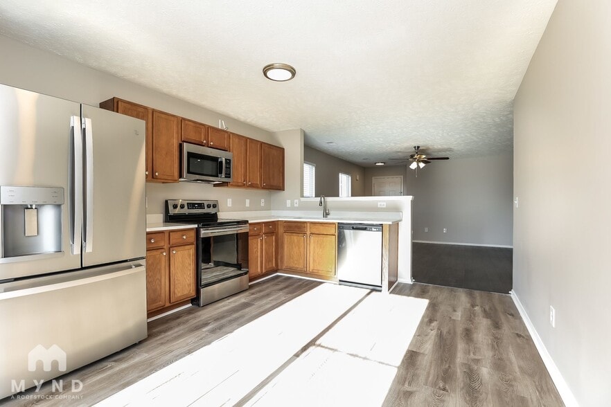 Building Photo - 2827 Creekbend Dr