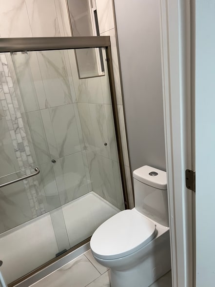 Bathroom - 3001 W 41st St